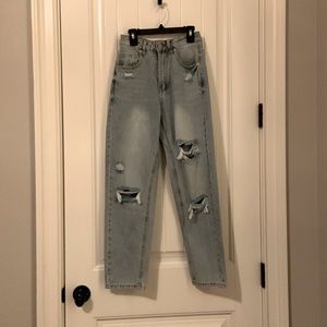 High waisted, distressed light denim cropped jeans. Dee Elly, sz small